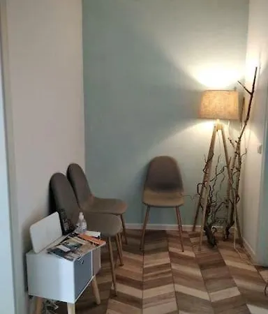 Stuckverzierte, Zentrumsnahe Im Sueden Apartament