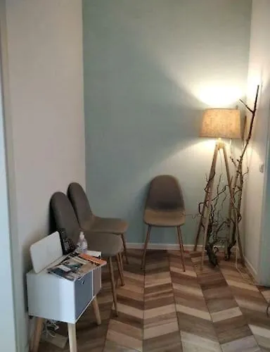 Stuckverzierte, Zentrumsnahe Im Sueden Apartament